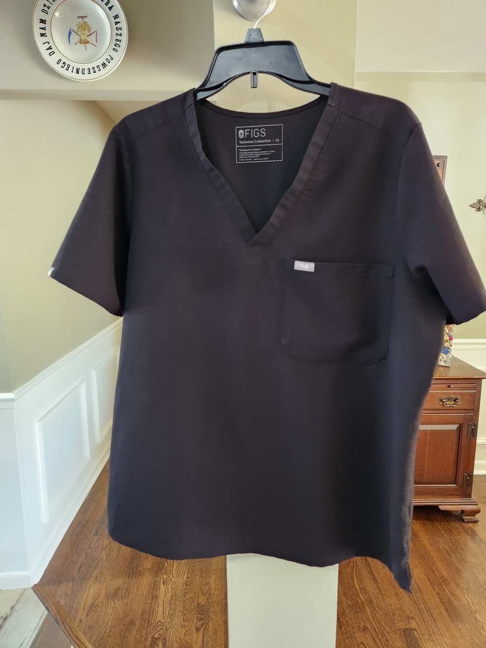 Figs Women's  Black V-Neck Scrub Top with Chest Pocket Sizr Xl